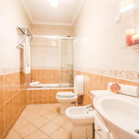 Apartment In Albufeira Near Sea Beach *